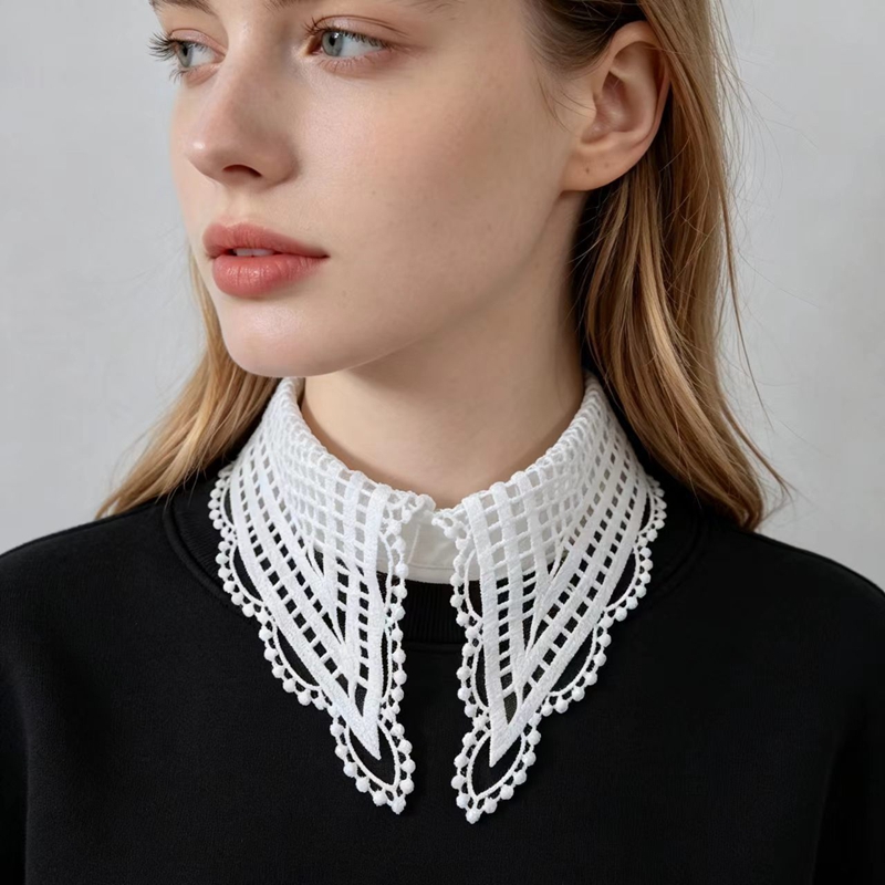 レディホワイト フリル付き付け襟 花柄 刺繍入り 取り外し可 - Shirts のレビューと価格
