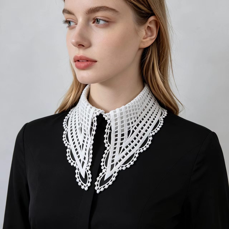 レディホワイト フリル付き付け襟 花柄 刺繍入り 取り外し可 - Shirts のレビューと価格
